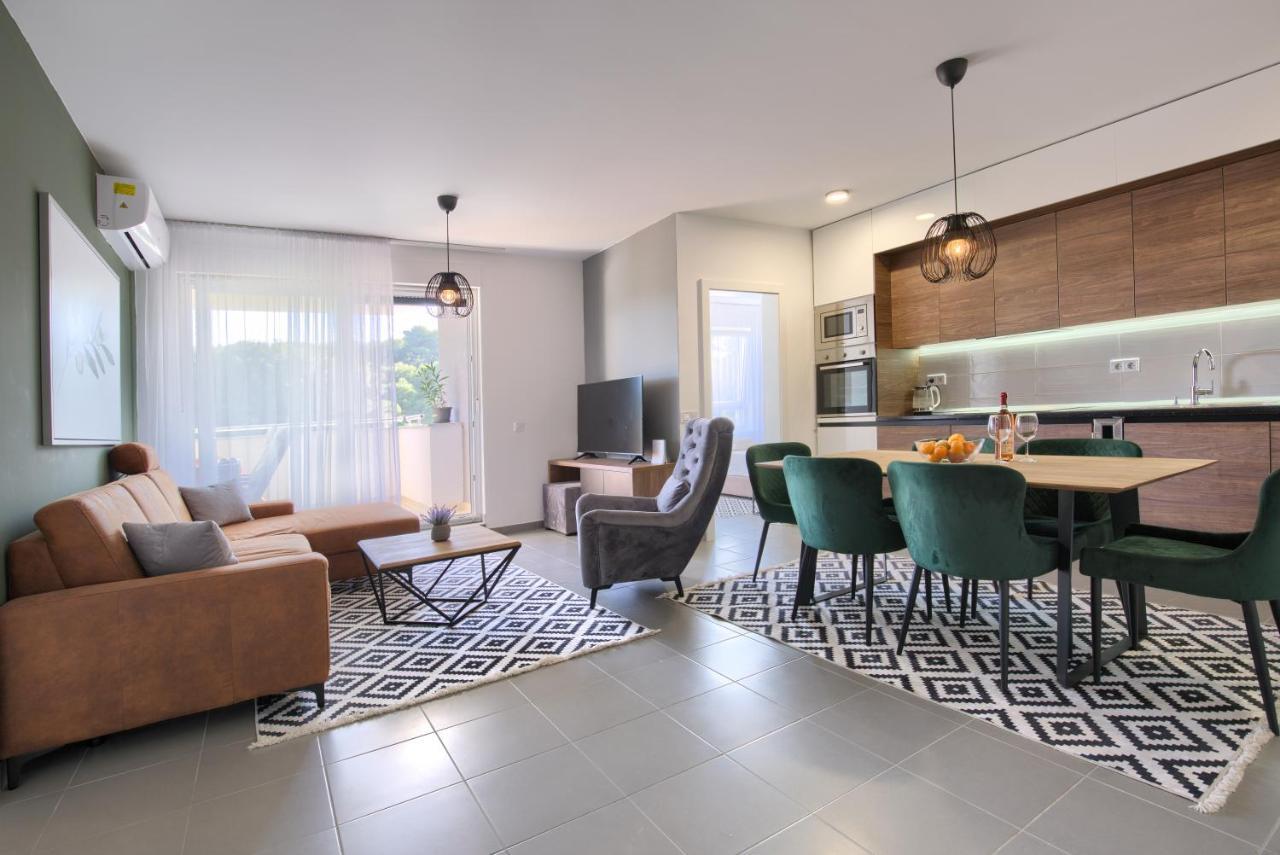 Beautiful Two-Bedroom Seaside Apartment In פרמנטורה מראה חיצוני תמונה