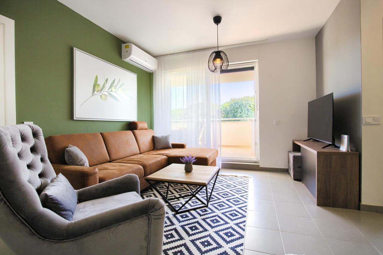 Beautiful Two-Bedroom Seaside Apartment In פרמנטורה מראה חיצוני תמונה