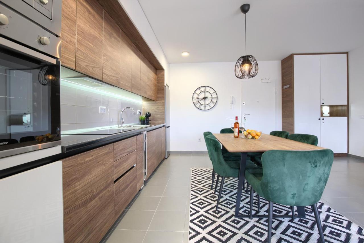 Beautiful Two-Bedroom Seaside Apartment In פרמנטורה מראה חיצוני תמונה