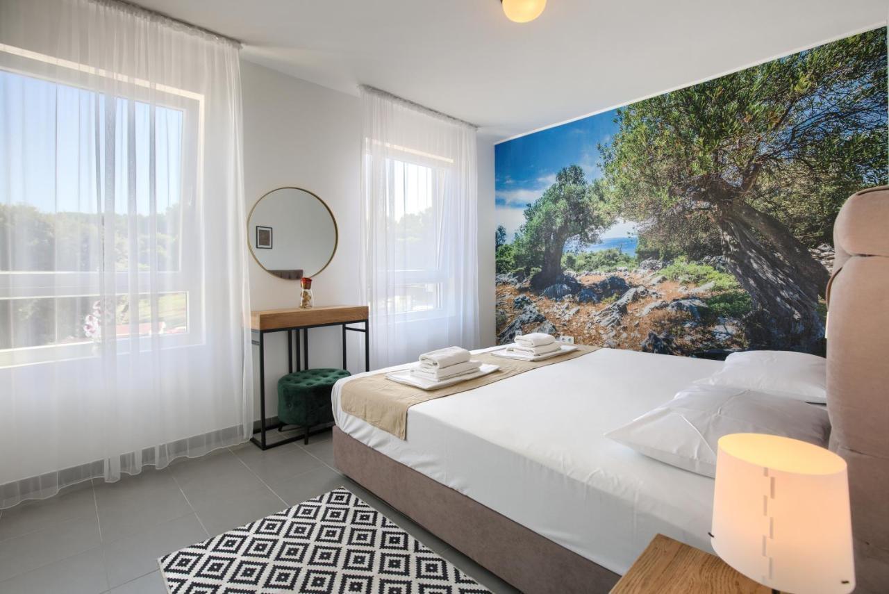 Beautiful Two-Bedroom Seaside Apartment In פרמנטורה מראה חיצוני תמונה