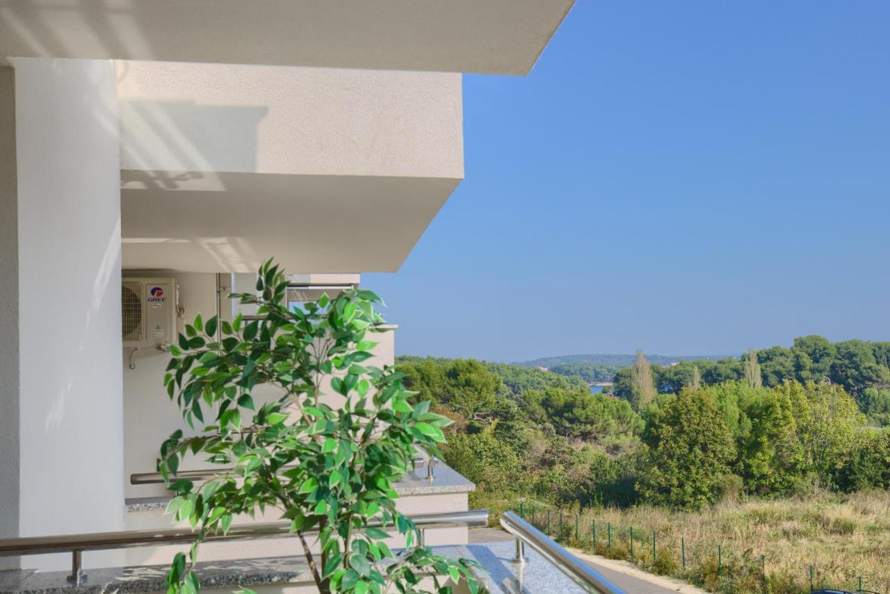 Beautiful Two-Bedroom Seaside Apartment In פרמנטורה מראה חיצוני תמונה