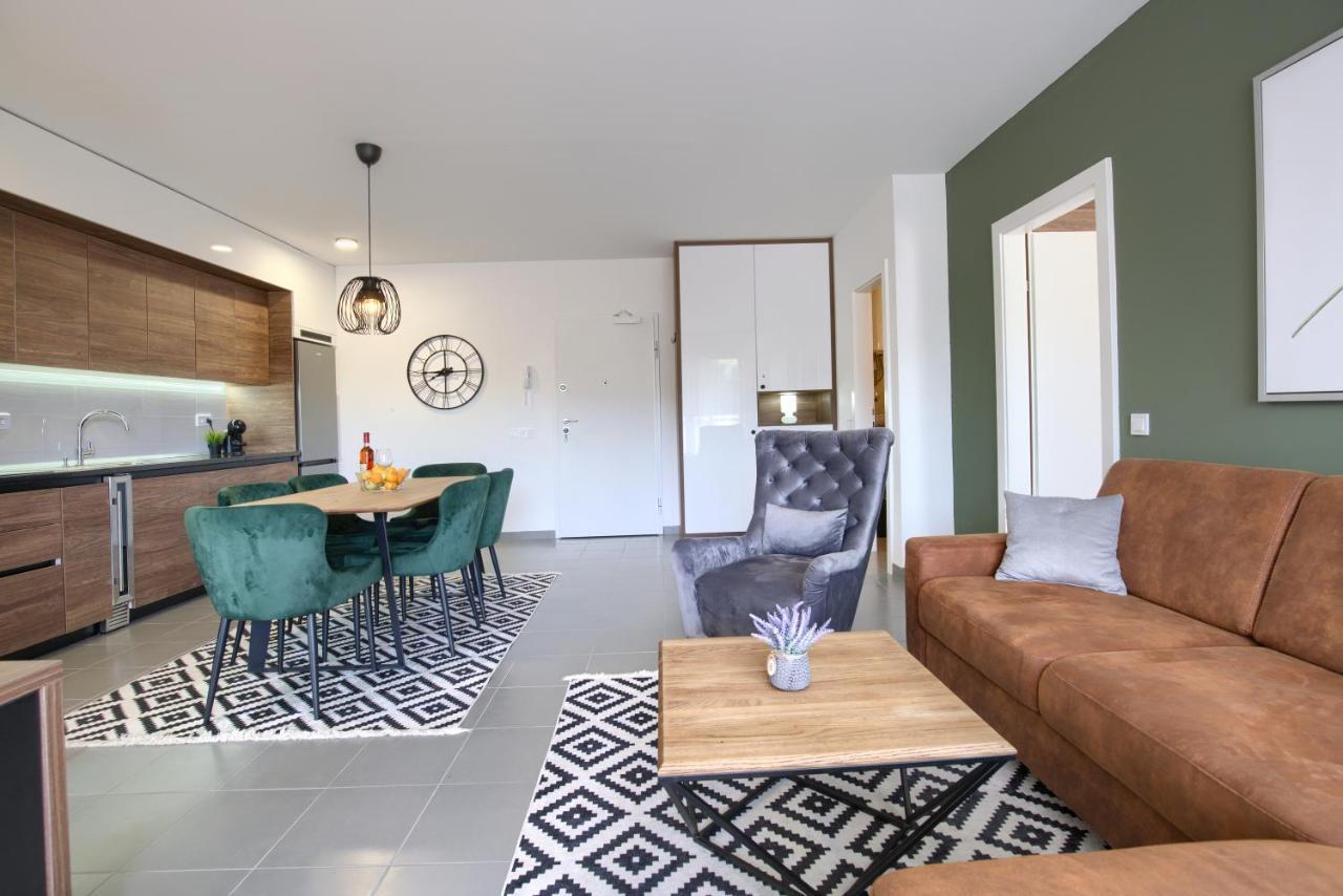 Beautiful Two-Bedroom Seaside Apartment In פרמנטורה מראה חיצוני תמונה