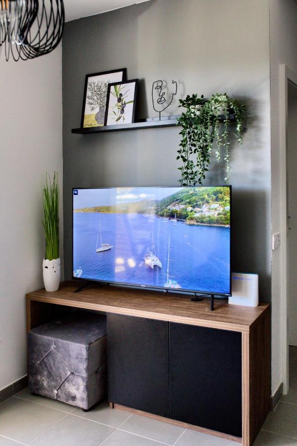 Beautiful Two-Bedroom Seaside Apartment In פרמנטורה מראה חיצוני תמונה