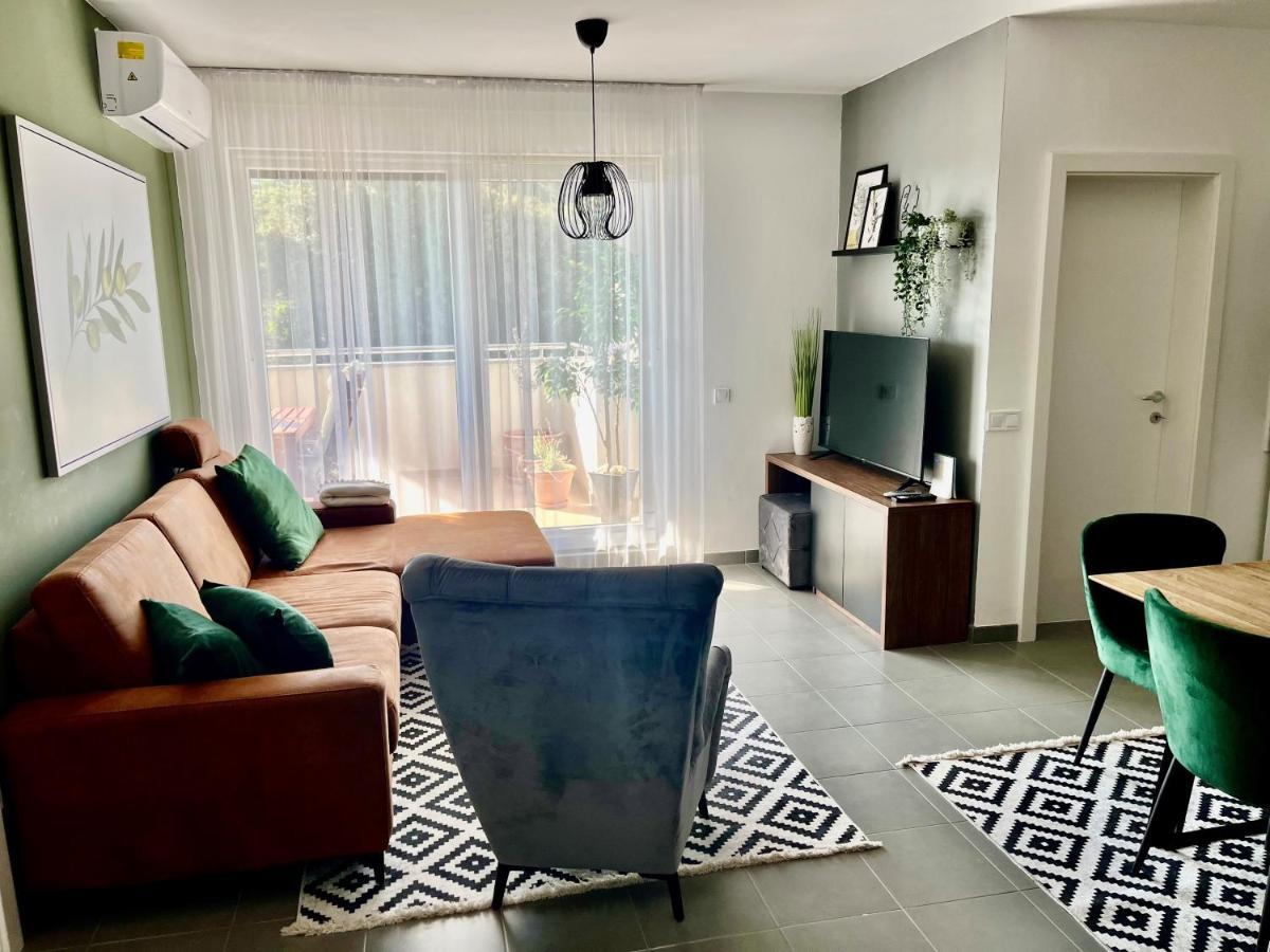 Beautiful Two-Bedroom Seaside Apartment In פרמנטורה מראה חיצוני תמונה